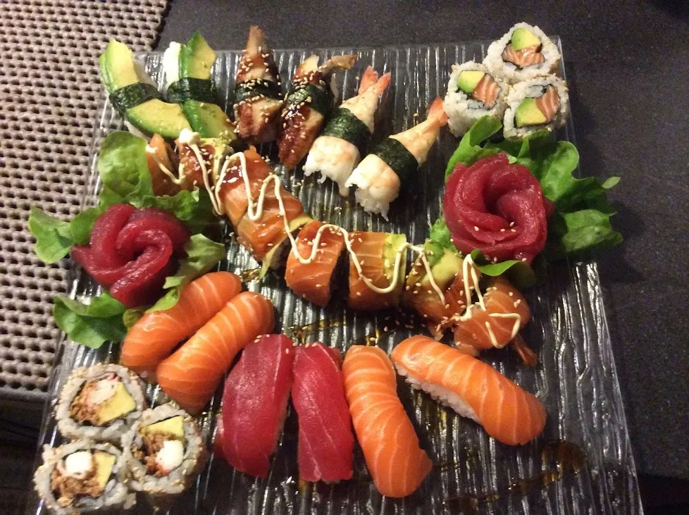 Rainbow Crevette Tempura Et Shashimi